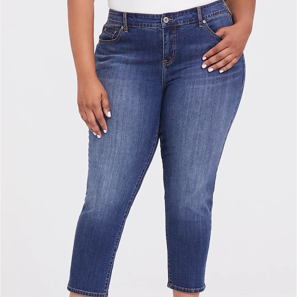 TORRID MID RISE STRAIGHT JEAN